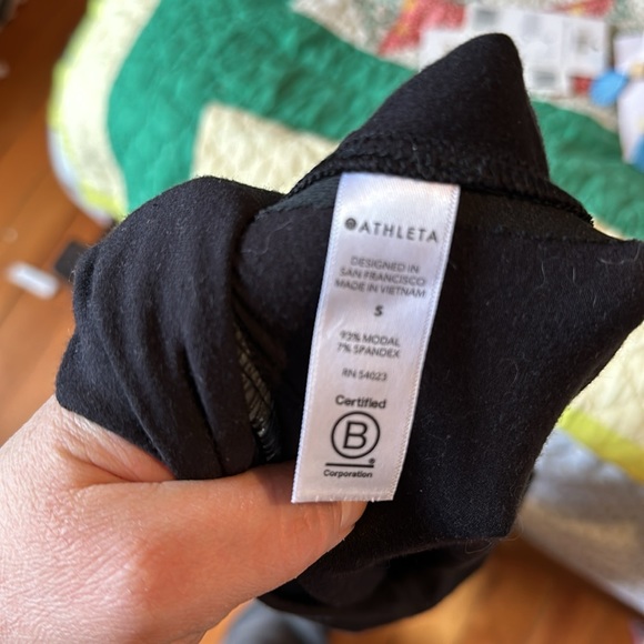 Athleta haram type pants so soft!! Size s - Picture 4 of 4